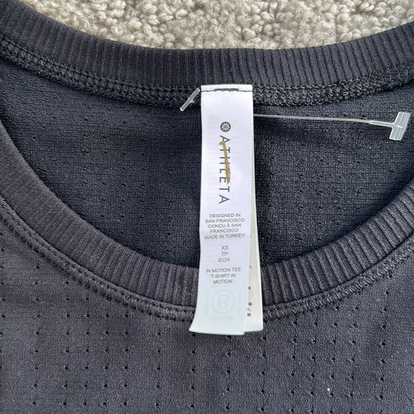 Athleta In Motion Seamless Top Workout Athletic Active Gym Tee Black SZ XS NWT - Picture 10 of 14